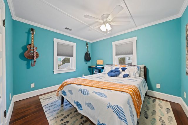 3 Lincoln St, Hull, MA 02045