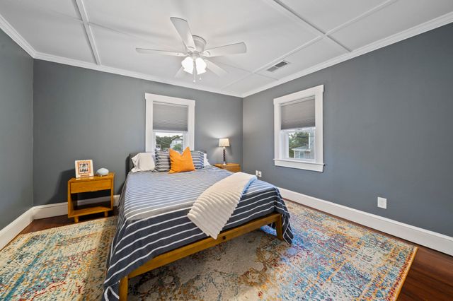 3 Lincoln St, Hull, MA 02045