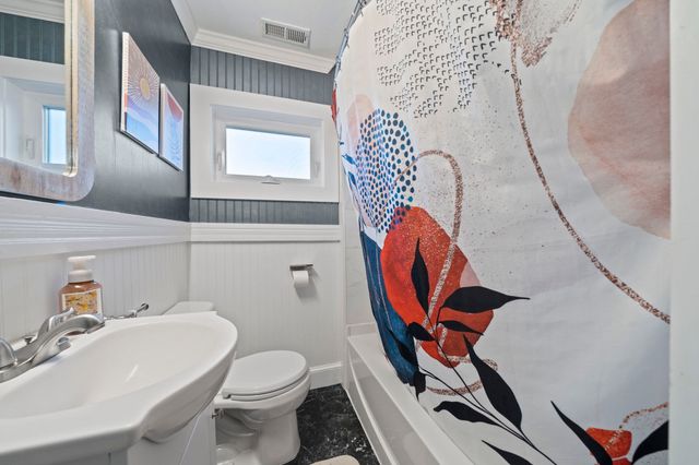 3 Lincoln St, Hull, MA 02045
