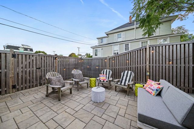 3 Lincoln St, Hull, MA 02045