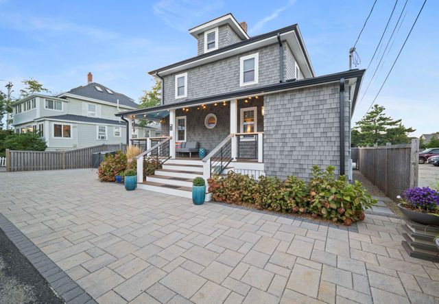 3 Lincoln St, Hull, MA 02045