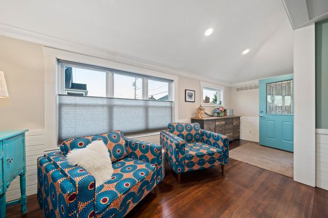 3 Lincoln St, Hull, MA 02045