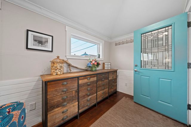 3 Lincoln St, Hull, MA 02045