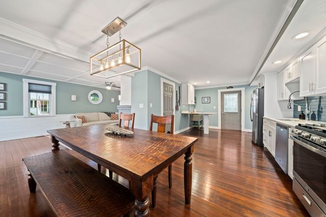 3 Lincoln St, Hull, MA 02045
