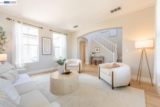 2700 Spindrift Ct, Hayward, CA 94545