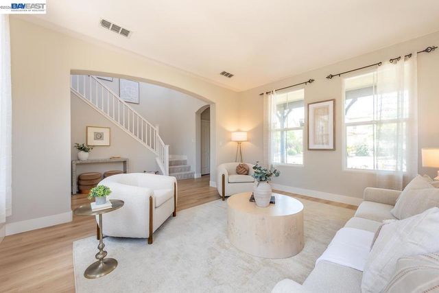 2700 Spindrift Ct, Hayward, CA 94545