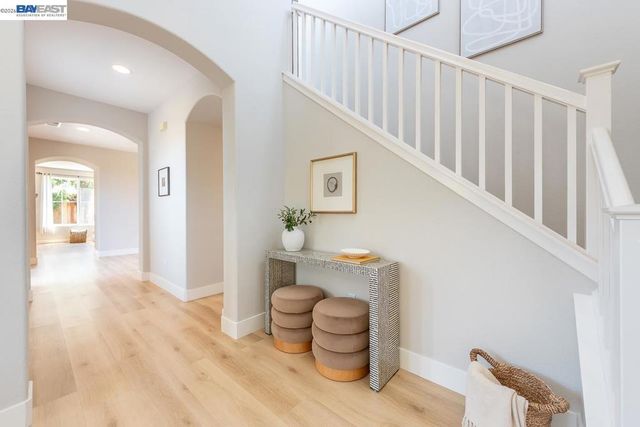 2700 Spindrift Ct, Hayward, CA 94545