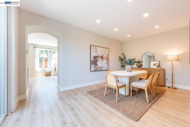 2700 Spindrift Ct, Hayward, CA 94545