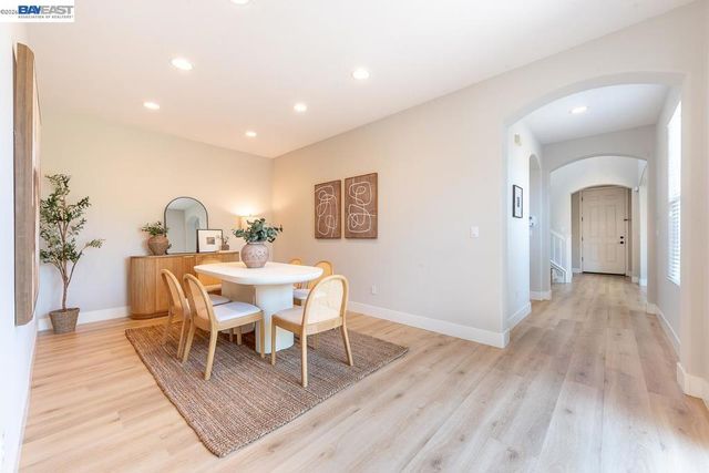 2700 Spindrift Ct, Hayward, CA 94545
