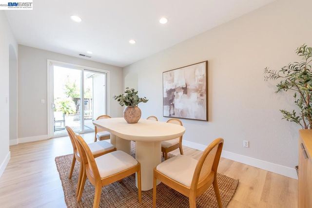 2700 Spindrift Ct, Hayward, CA 94545