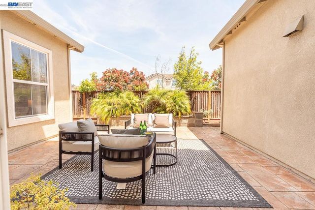 2700 Spindrift Ct, Hayward, CA 94545