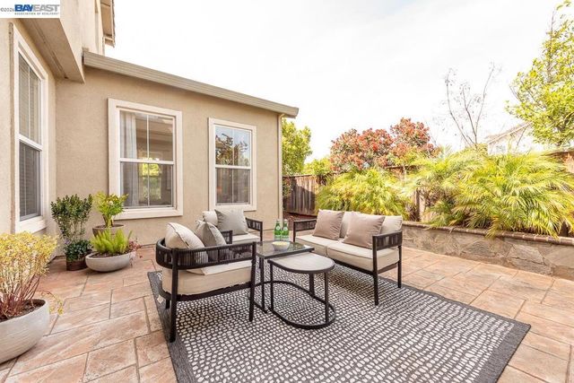 2700 Spindrift Ct, Hayward, CA 94545