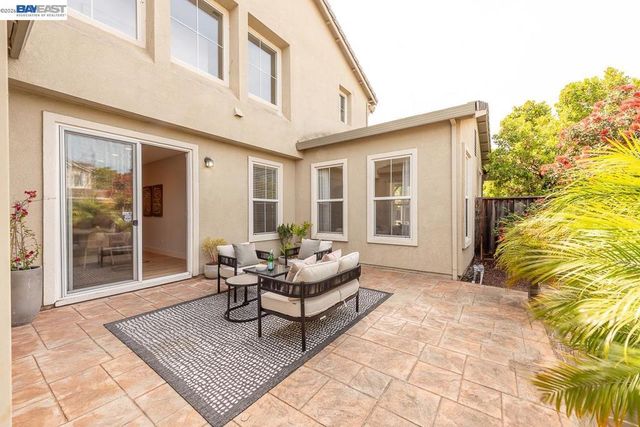 2700 Spindrift Ct, Hayward, CA 94545