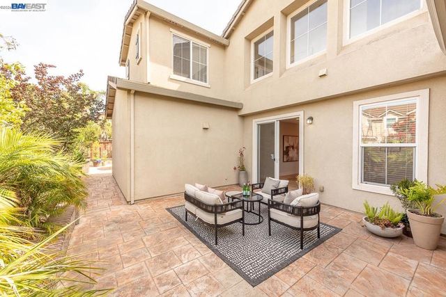 2700 Spindrift Ct, Hayward, CA 94545
