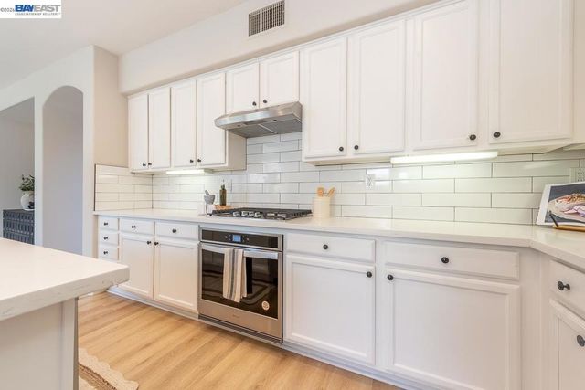 2700 Spindrift Ct, Hayward, CA 94545
