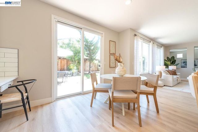 2700 Spindrift Ct, Hayward, CA 94545