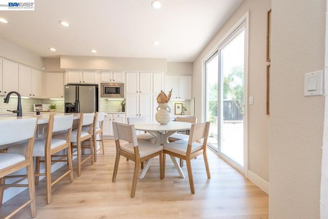 2700 Spindrift Ct, Hayward, CA 94545