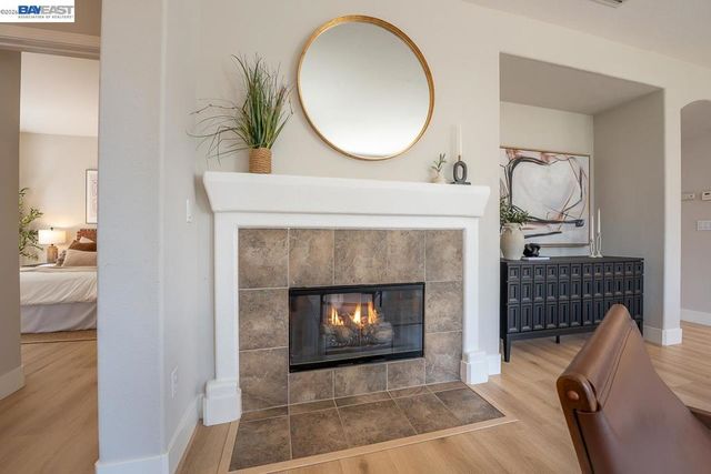 2700 Spindrift Ct, Hayward, CA 94545