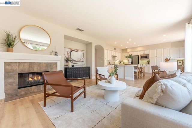 2700 Spindrift Ct, Hayward, CA 94545