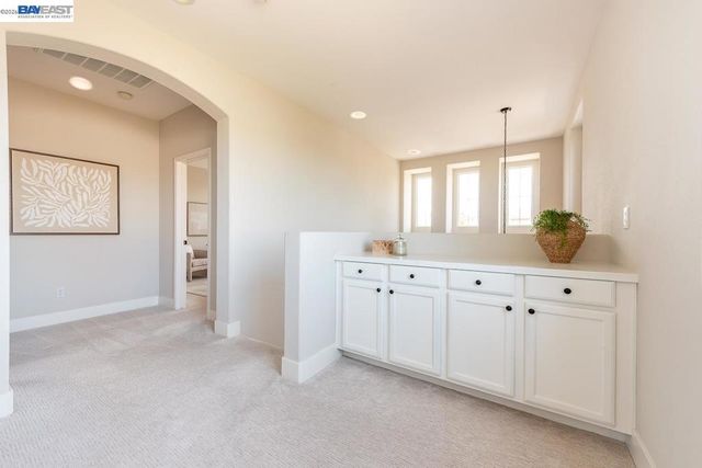 2700 Spindrift Ct, Hayward, CA 94545