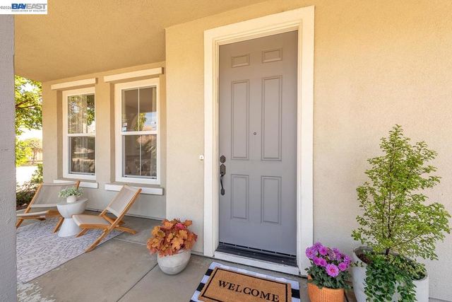 2700 Spindrift Ct, Hayward, CA 94545