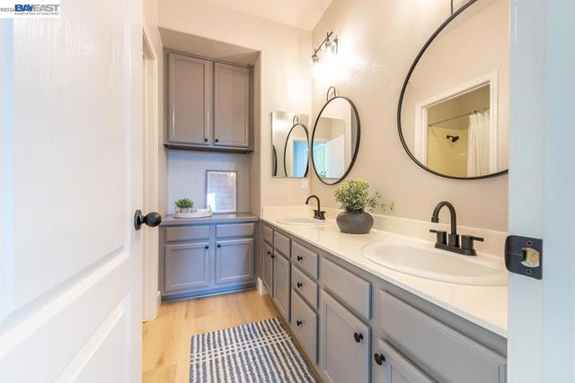2700 Spindrift Ct, Hayward, CA 94545