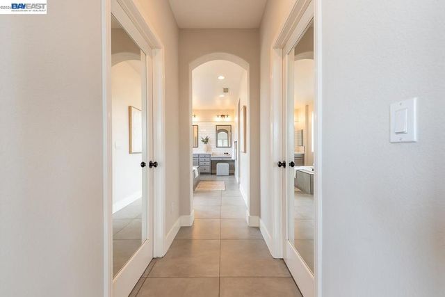 2700 Spindrift Ct, Hayward, CA 94545