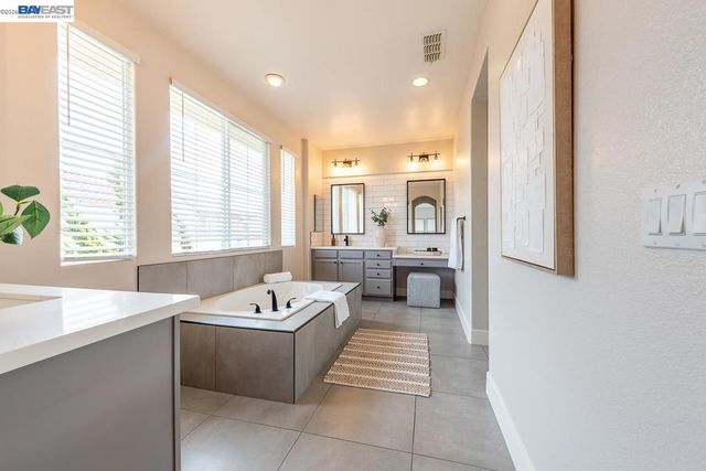 2700 Spindrift Ct, Hayward, CA 94545