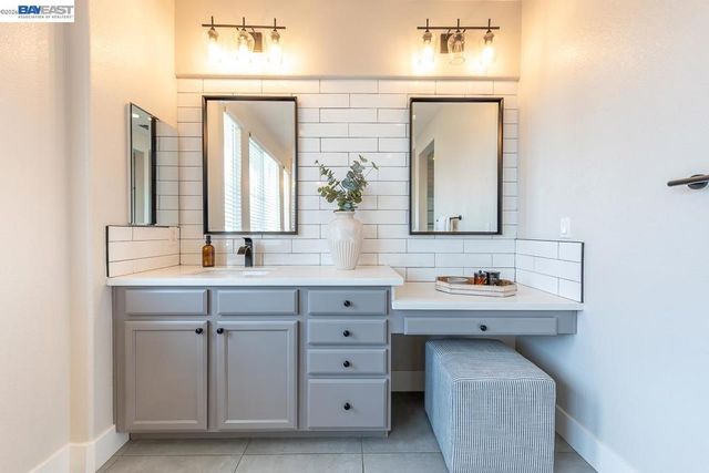 2700 Spindrift Ct, Hayward, CA 94545
