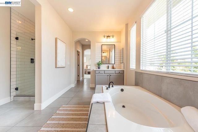 2700 Spindrift Ct, Hayward, CA 94545