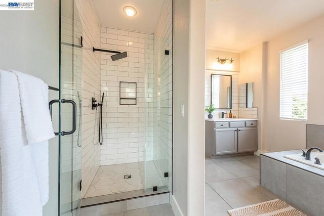 2700 Spindrift Ct, Hayward, CA 94545