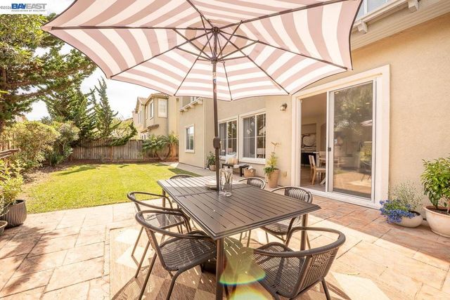 2700 Spindrift Ct, Hayward, CA 94545
