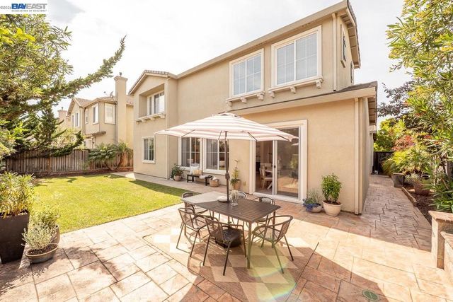 2700 Spindrift Ct, Hayward, CA 94545