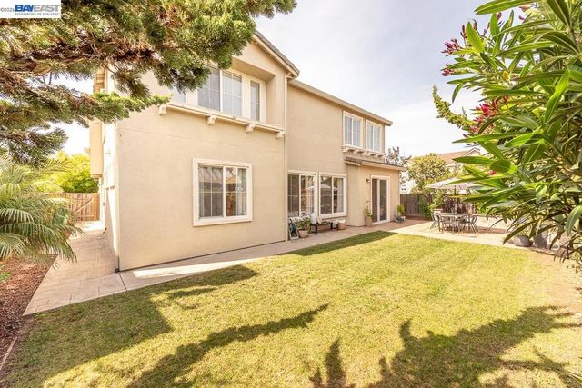 2700 Spindrift Ct, Hayward, CA 94545
