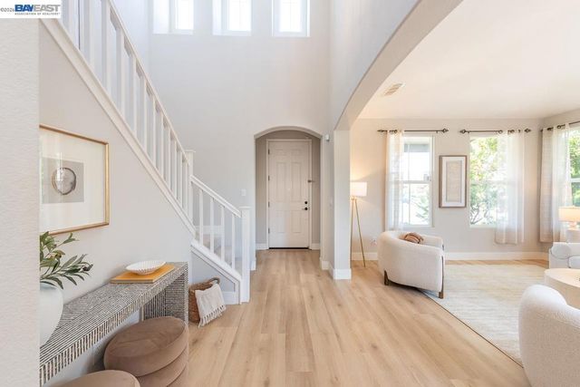 2700 Spindrift Ct, Hayward, CA 94545