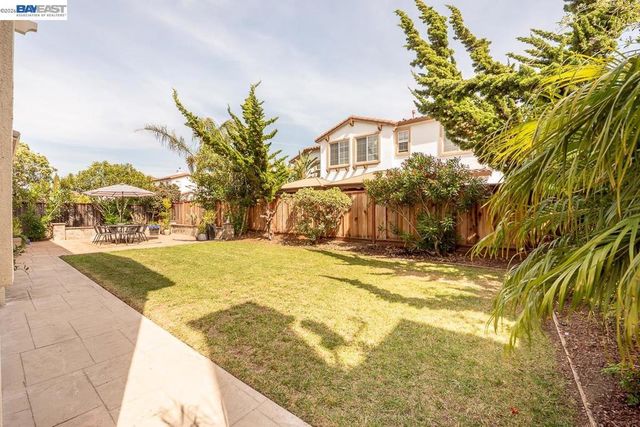2700 Spindrift Ct, Hayward, CA 94545