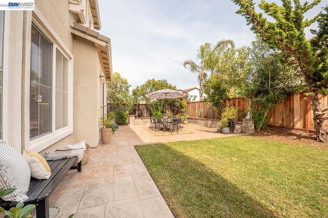 2700 Spindrift Ct, Hayward, CA 94545