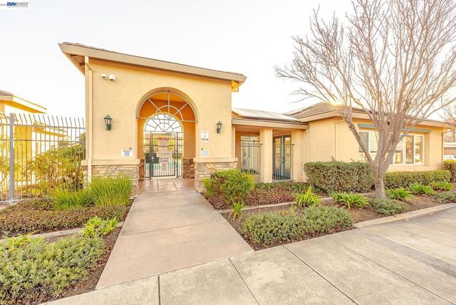2700 Spindrift Ct, Hayward, CA 94545