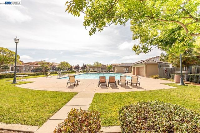 2700 Spindrift Ct, Hayward, CA 94545