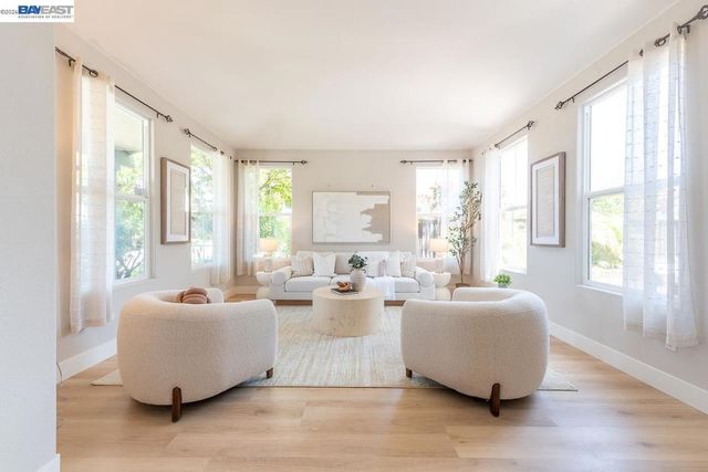 2700 Spindrift Ct, Hayward, CA 94545