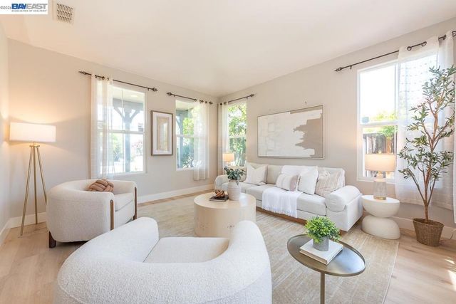 2700 Spindrift Ct, Hayward, CA 94545