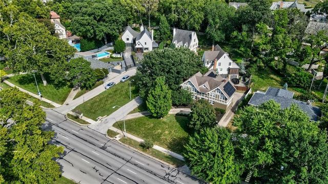4975 Ward Parkway Boulevard, Kansas City, MO 64112
