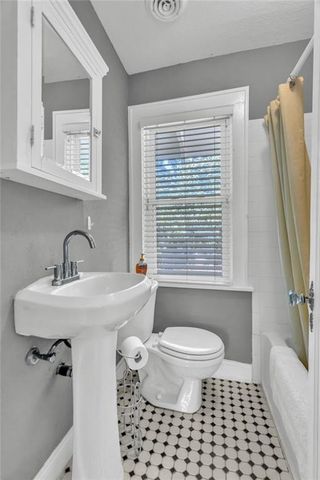 4975 Ward Parkway Boulevard, Kansas City, MO 64112