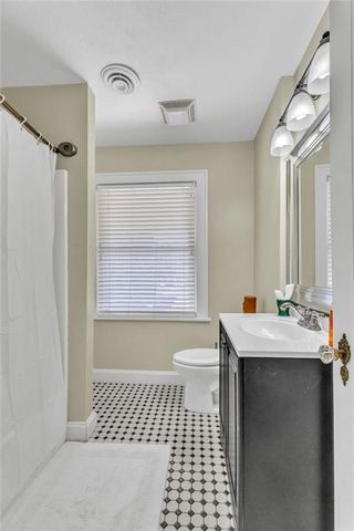 4975 Ward Parkway Boulevard, Kansas City, MO 64112