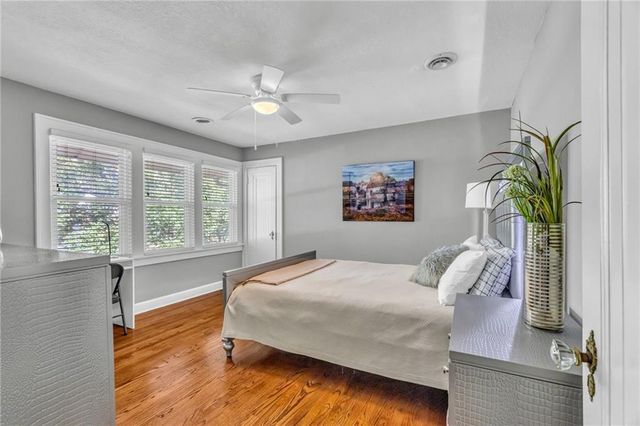 4975 Ward Parkway Boulevard, Kansas City, MO 64112