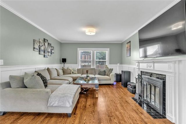 4975 Ward Parkway Boulevard, Kansas City, MO 64112