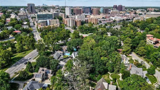 4975 Ward Parkway, Kansas City, MO 64112