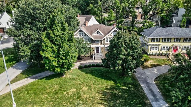 4975 Ward Parkway, Kansas City, MO 64112