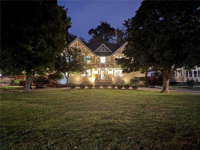 4975 Ward Parkway, Kansas City, MO 64112