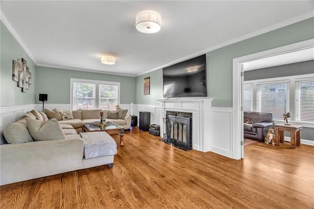4975 Ward Parkway Boulevard, Kansas City, MO 64112